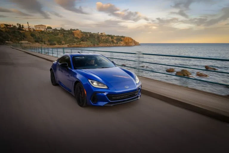Xe Subaru BRZ màu xanh saphire
