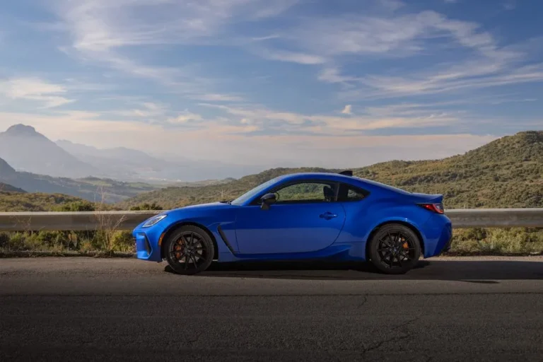 Xe Subaru BRZ màu xanh saphire