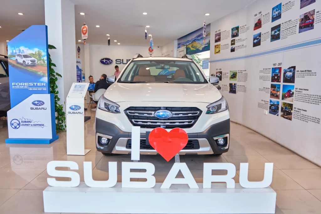 Xe Subaru Forester iS màu trắng